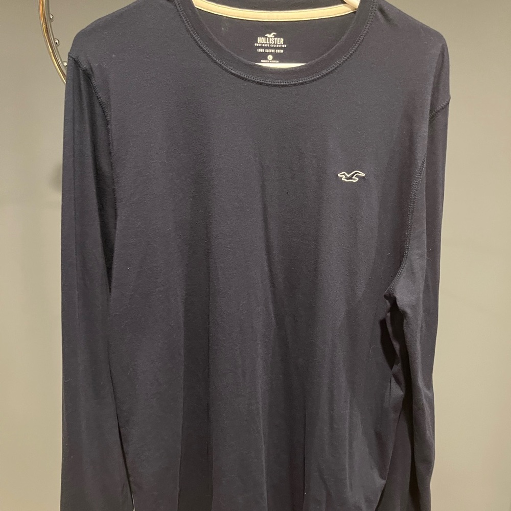 Hollister size large, navy long sleeve t-shirt